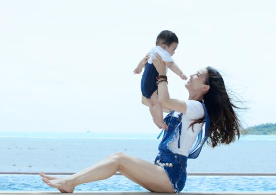 杨子黄圣依小儿子一周岁啦!颜值超高登顶微博